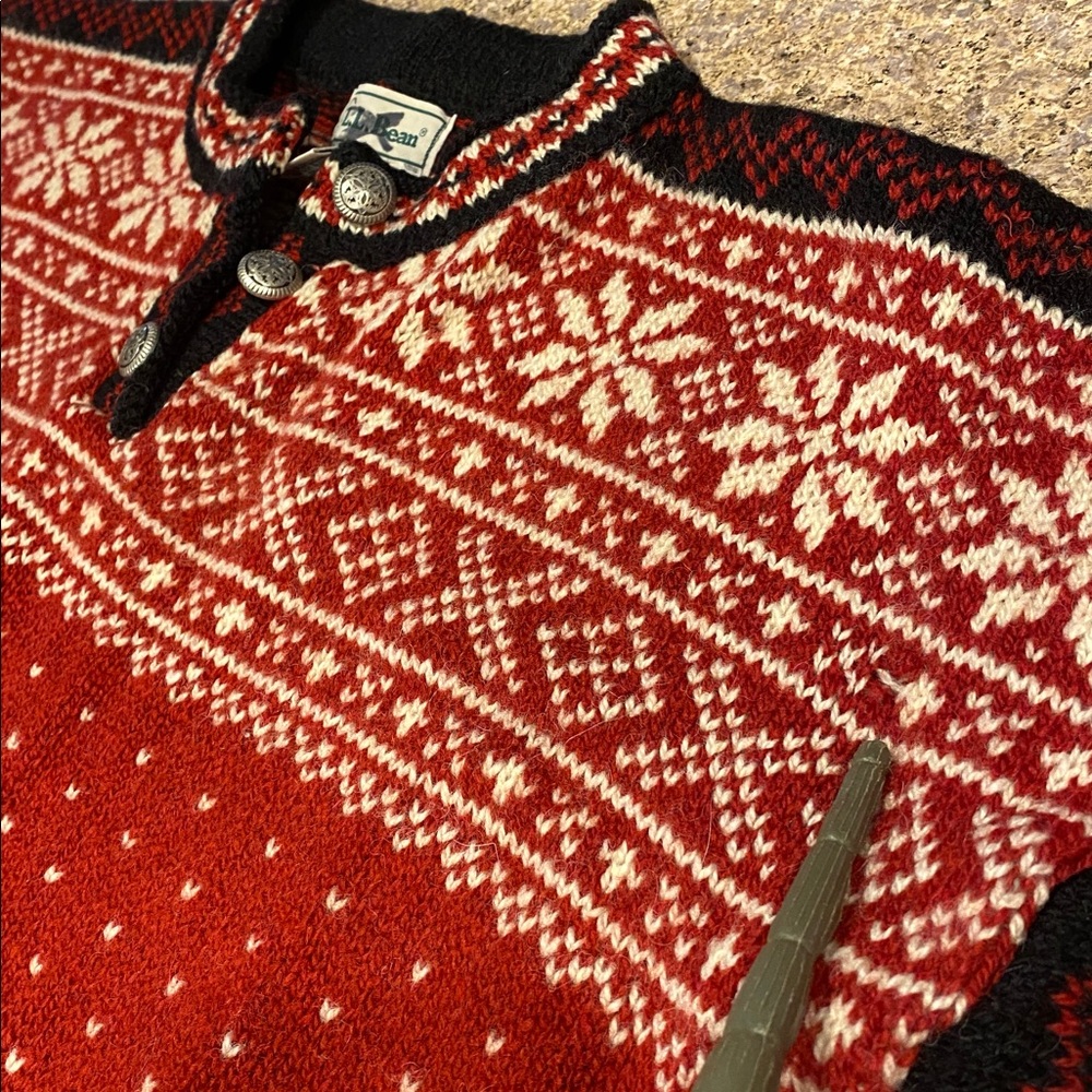 L.L. Bean Sweater With FLAWS Holes,Stains Red Black White/Off White XL - Picture 15 of 16